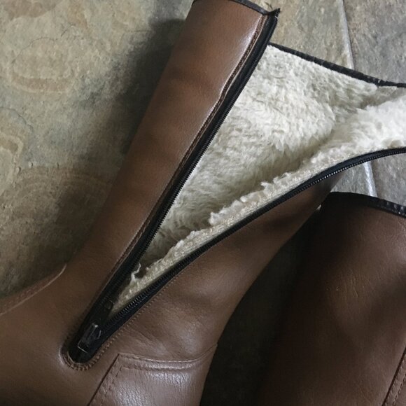 Vintage Tall Brown Boots With Fleecy Lining Made in Canada - Picture 4 of 11